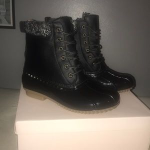 Black winter duck boots